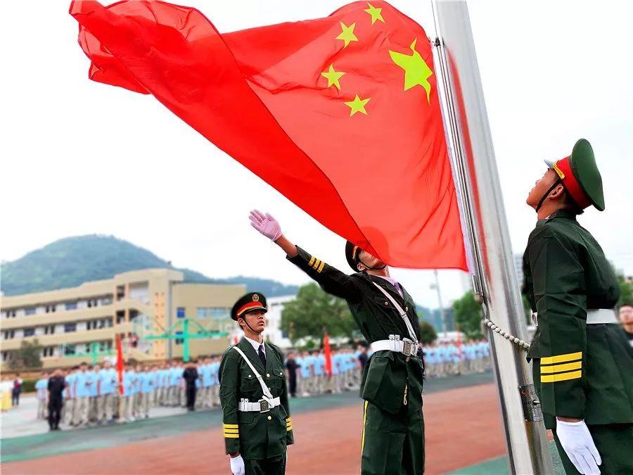 逃离森林湖畔